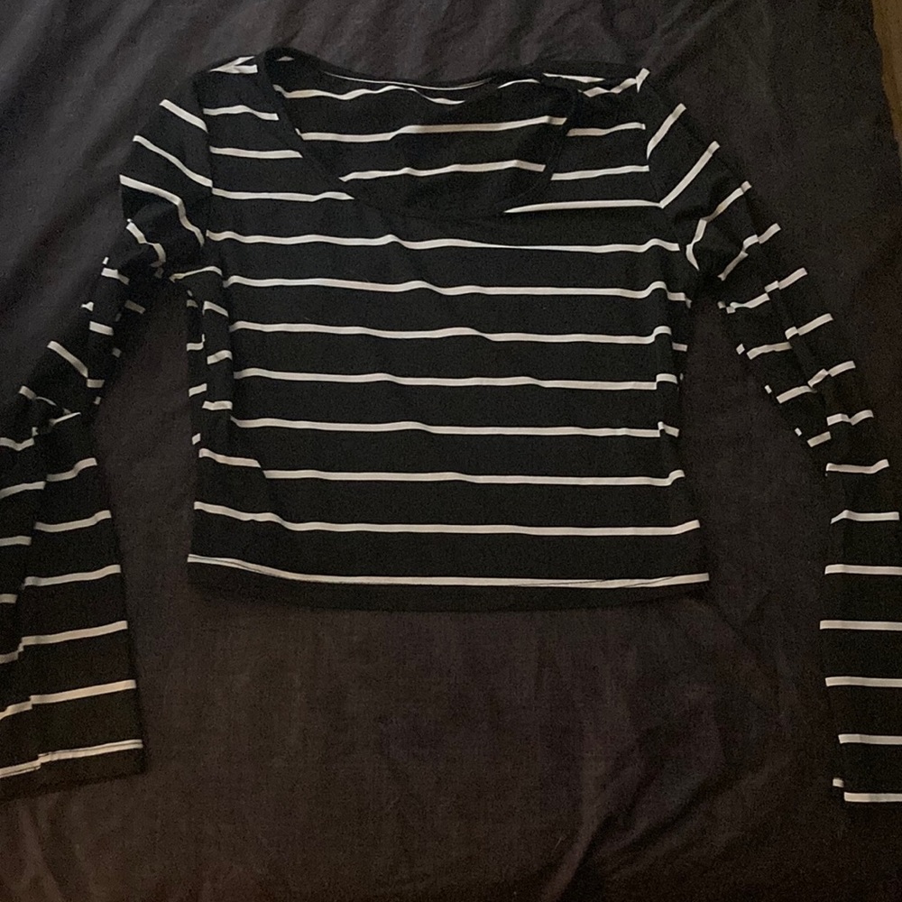 Long sleeve cropped shirt